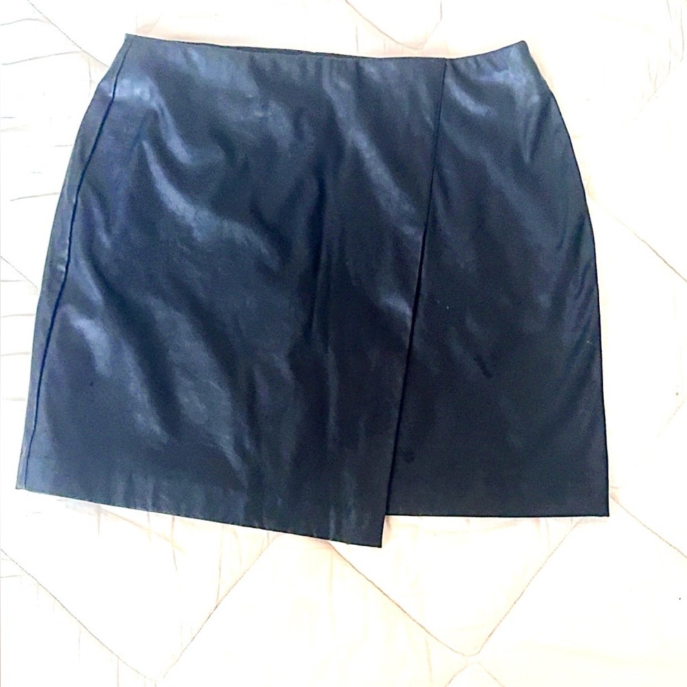 BAR III Black Vegan Leather Mini Skirt | Sleek Fitted Silhouette | Size M